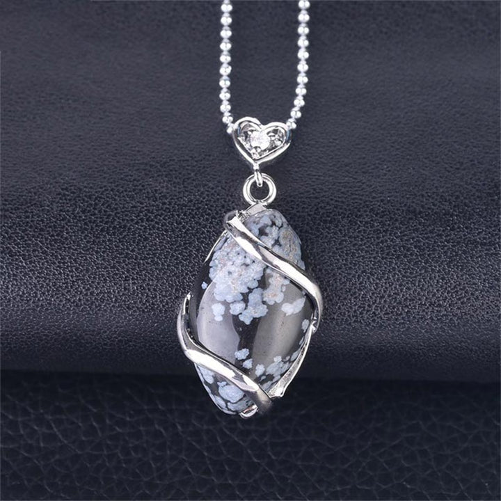 Collier pendentif en pierre de cristal naturel à motif marquise Buddha Stones