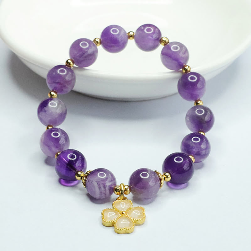 Bracelet à breloques en cristal d'améthyste naturelle Buddha Stones pour la paix intérieure et le trèfle à quatre feuilles