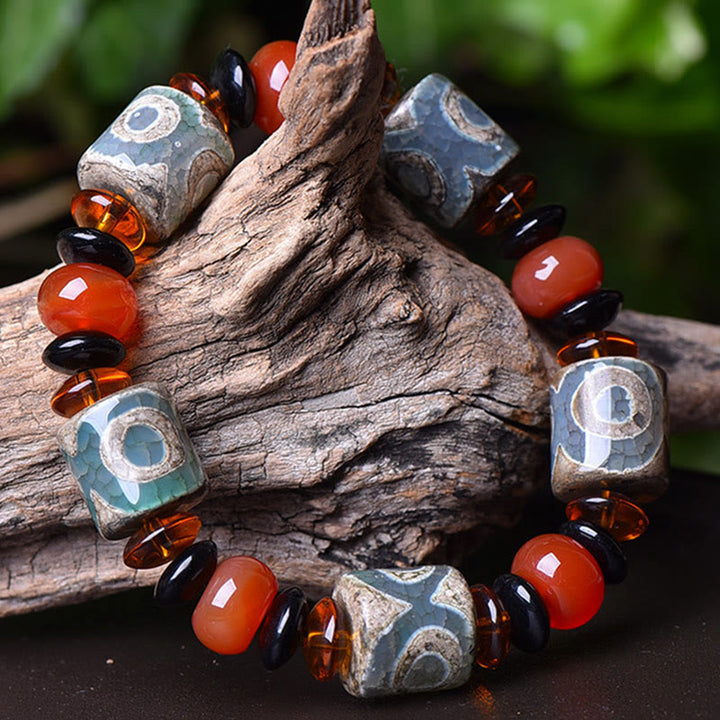 Bracelet tibétain en agate à trois yeux avec perles dzi et Buddha Stones