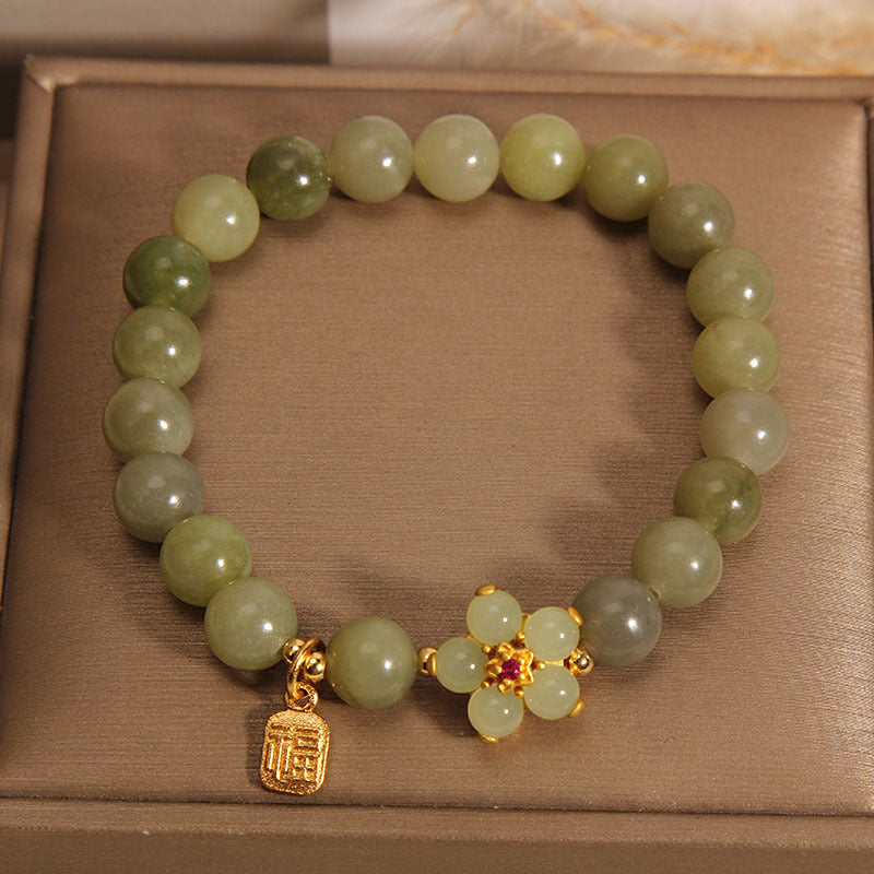 Bracelet porte-bonheur avec breloque en jade vert et fleur de Buddha Stones - image 1