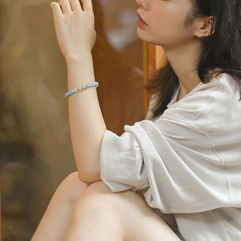 Bracelet de guérison en cuivre plaqué or 14 Buddha Stones avec aigue-marine, cristal blanc, agate blanche et cristal bleu