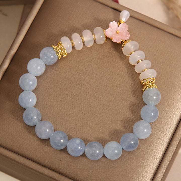 Bracelet de guérison en forme de fleur avec perles d'agate blanche et aigue-marine en Buddha Stones