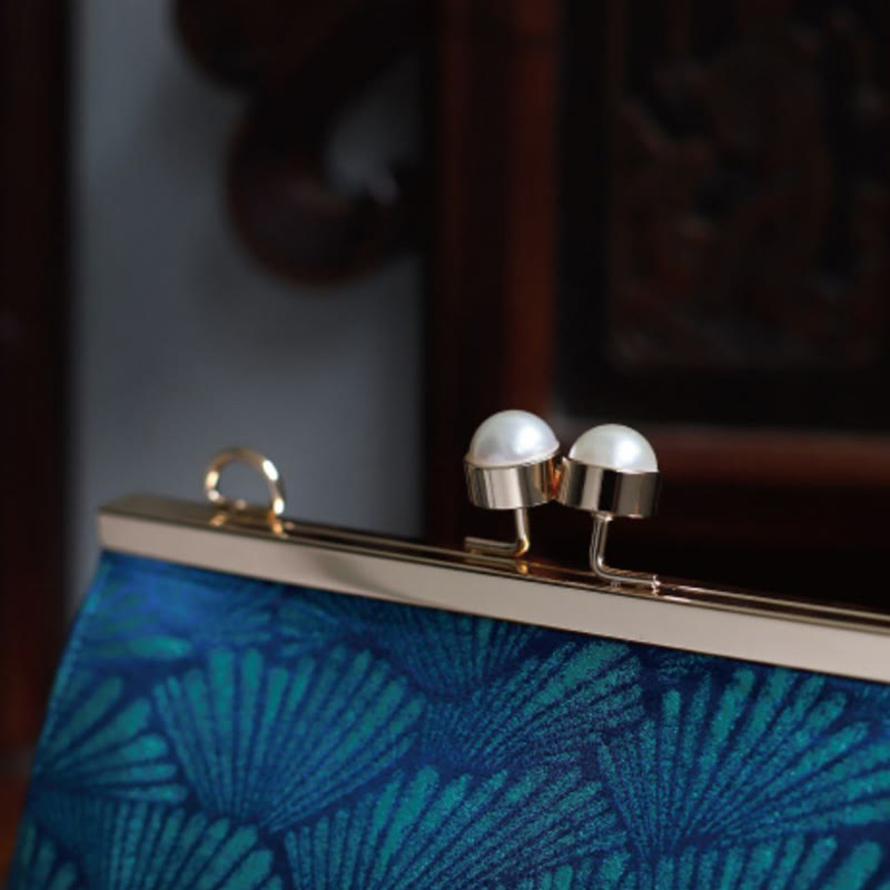 Sac à main vintage en métal nacré avec motif de feuilles bleu paon Buddha Stones