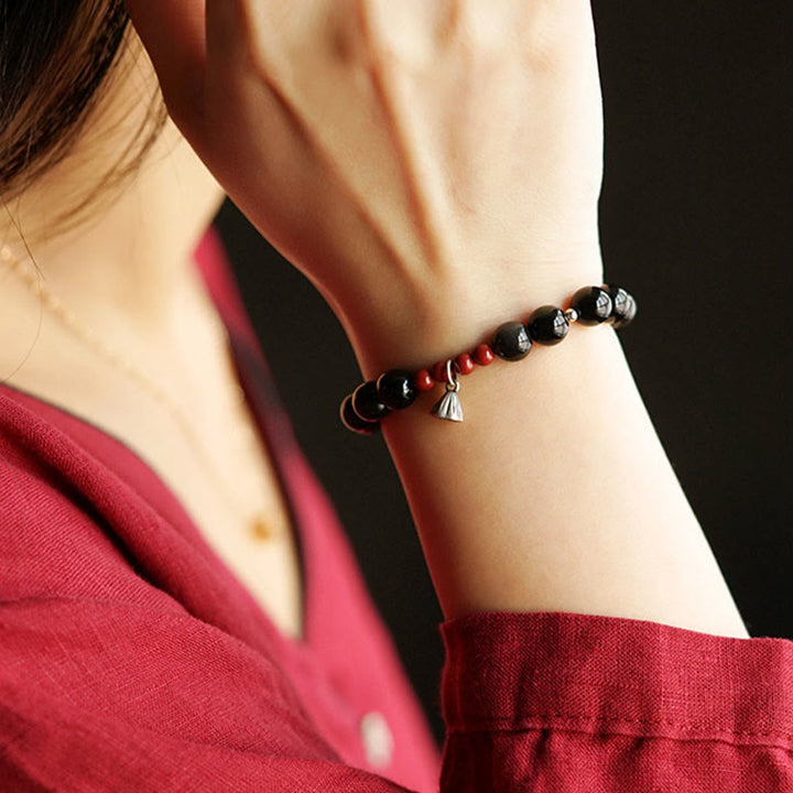 Bracelet de force et d'accomplissement en obsidienne noire naturelle et cinabre avec breloque lotus et Buddha Stones