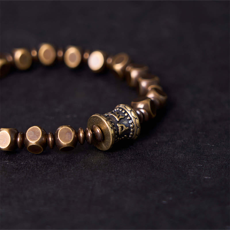 Bracelet amulette tibétain en cuivre et laiton sculpté avec Buddha Stones Om Mani Padme Hum