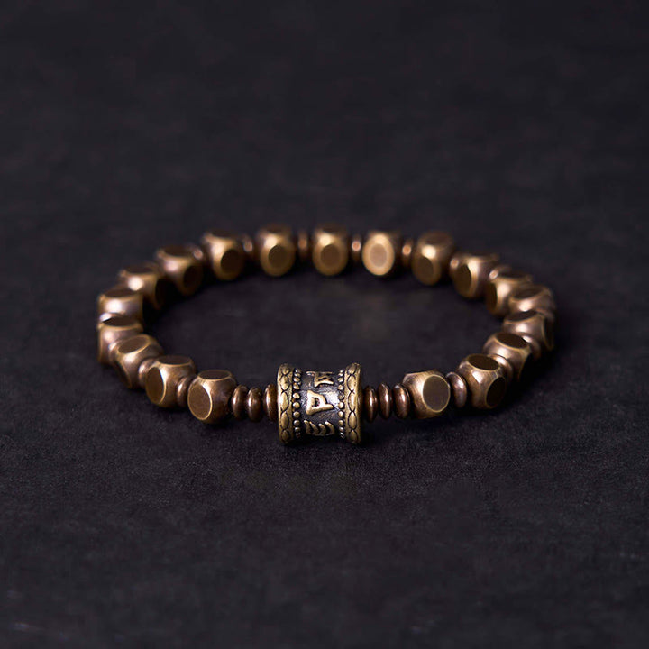 Bracelet amulette tibétain en cuivre et laiton sculpté avec Buddha Stones Om Mani Padme Hum