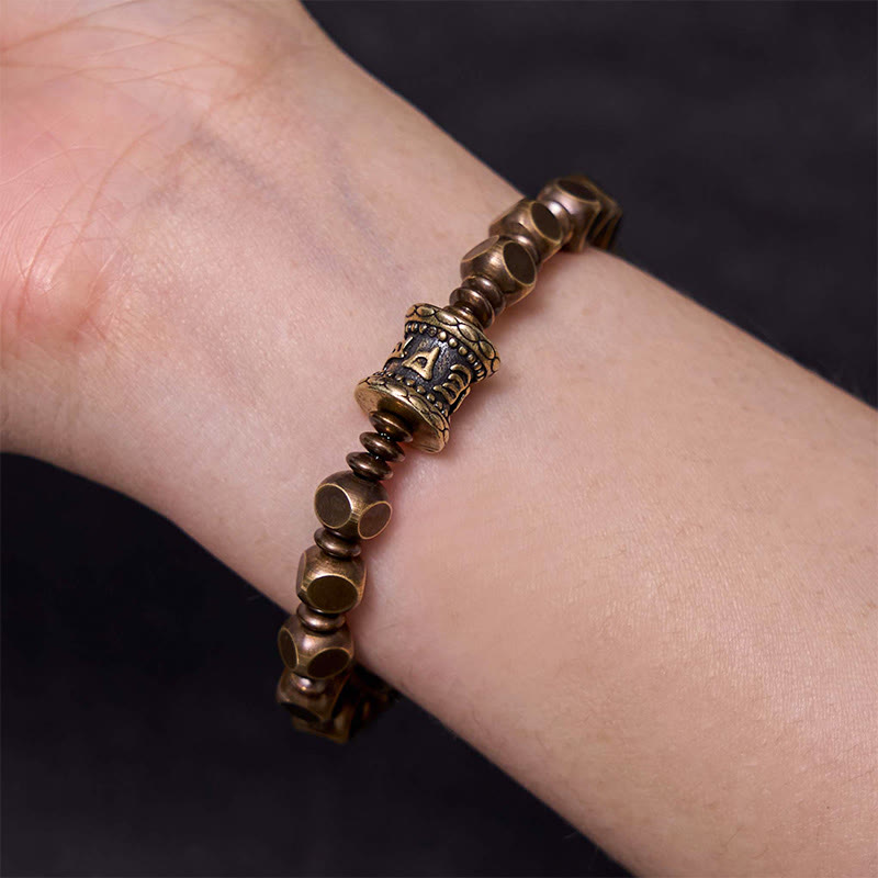 Bracelet amulette tibétain en cuivre et laiton sculpté avec Buddha Stones Om Mani Padme Hum