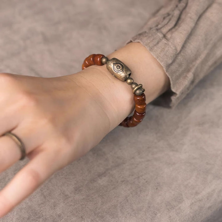 Bracelet de force avec pendentif en forme de cône en cuivre en forme de Dzi en Buddha Stones