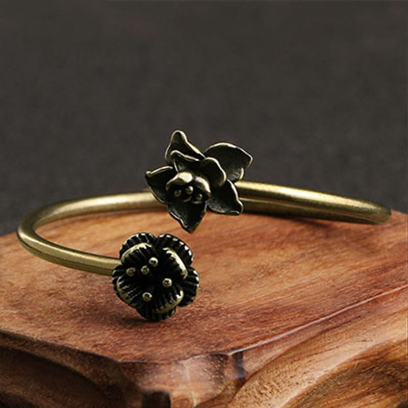 Bracelet de guérison en cuivre et laiton avec Buddha Stones et fleur de pêcher