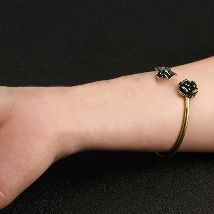 Bracelet de guérison en cuivre et laiton avec Buddha Stones et fleur de pêcher