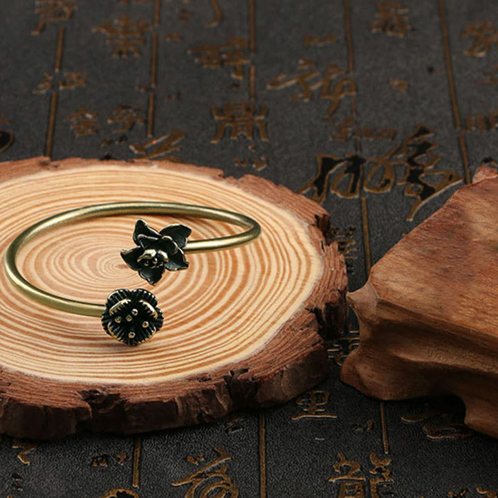 Bracelet de guérison en cuivre et laiton avec Buddha Stones et fleur de pêcher