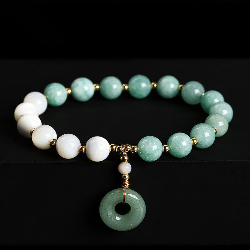 Bracelet d'abondance avec breloque en forme de boucle de paix , Buddha Stones , jade, trochus, fer à cheval, escargot