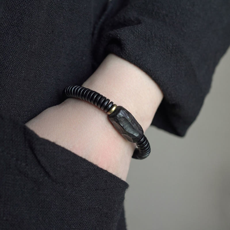 Bracelet d'équilibre troué en bois d'ébène et cuivre et laiton avec Buddha Stones