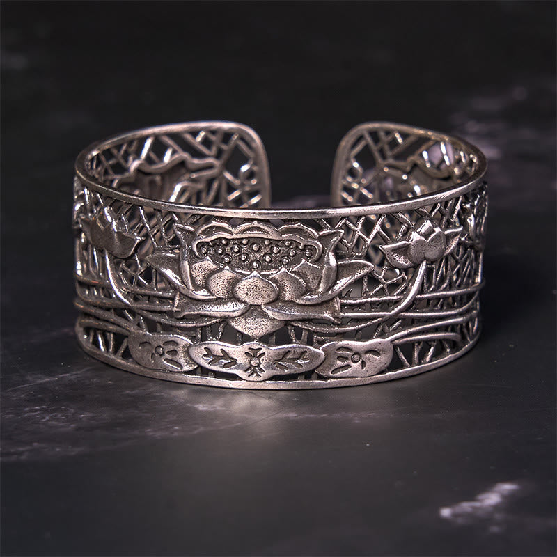 Bracelet de guérison et d'illumination en cuivre plaqué argent avec Buddha Stones et lotus creux
