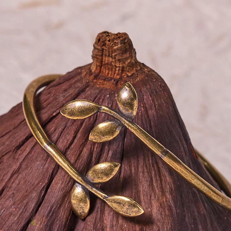 Bracelet de guérison en cuivre et laiton avec trèfle porte-bonheur et Buddha Stones