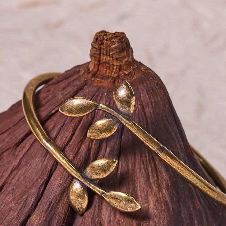 Bracelet de guérison en cuivre et laiton avec trèfle porte-bonheur et Buddha Stones