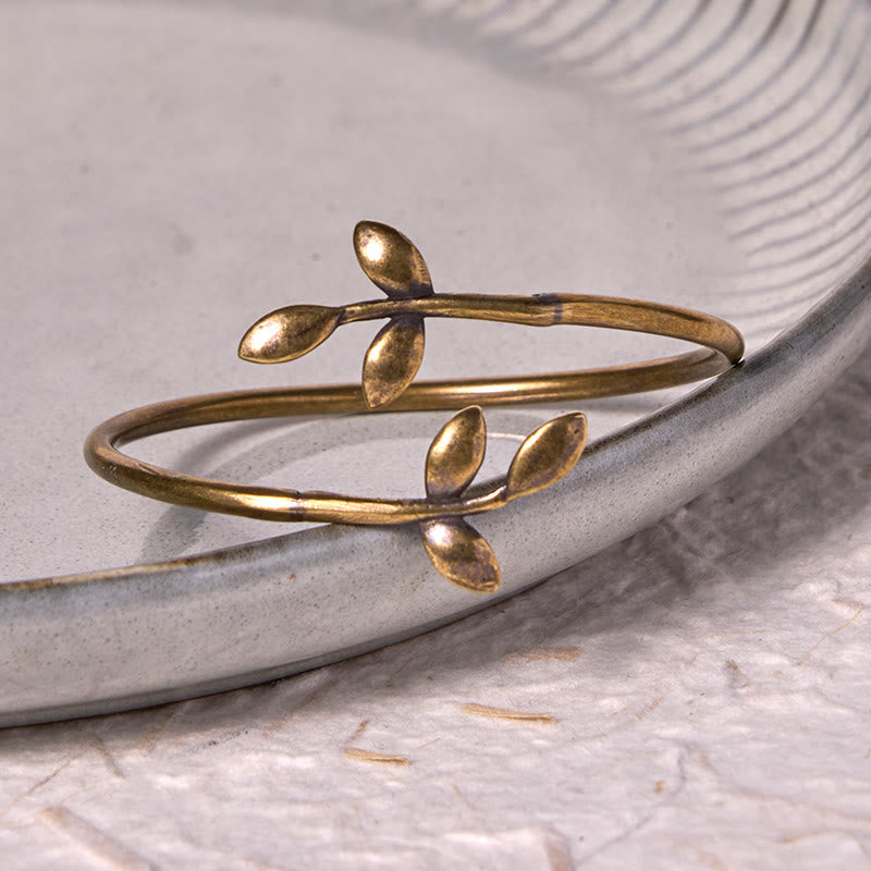 Bracelet de guérison en cuivre et laiton avec trèfle porte-bonheur et Buddha Stones