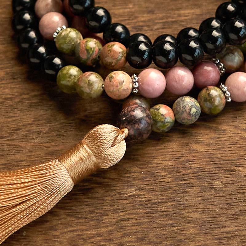 Bracelet de guérison à pompon kaki en jaspe noir et rhodonite avec 108 perles de Mala Buddha Stones