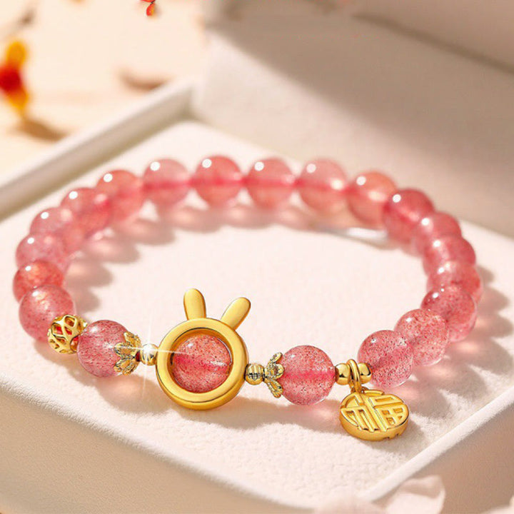 Bracelet à breloques en quartz fraise naturel avec personnage de lapin Fu et Buddha Stones