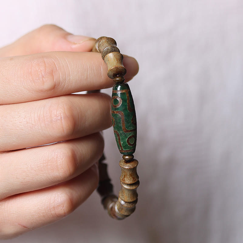 Bracelet de paix en bois de santal vert avec Buddha Stones