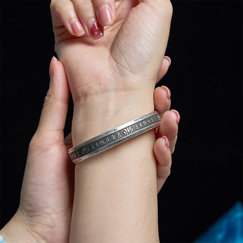 Bracelet manchette de méditation Buddha Stones Om Mani Padme Hum Sutra du cœur Mantra Lotus Paix