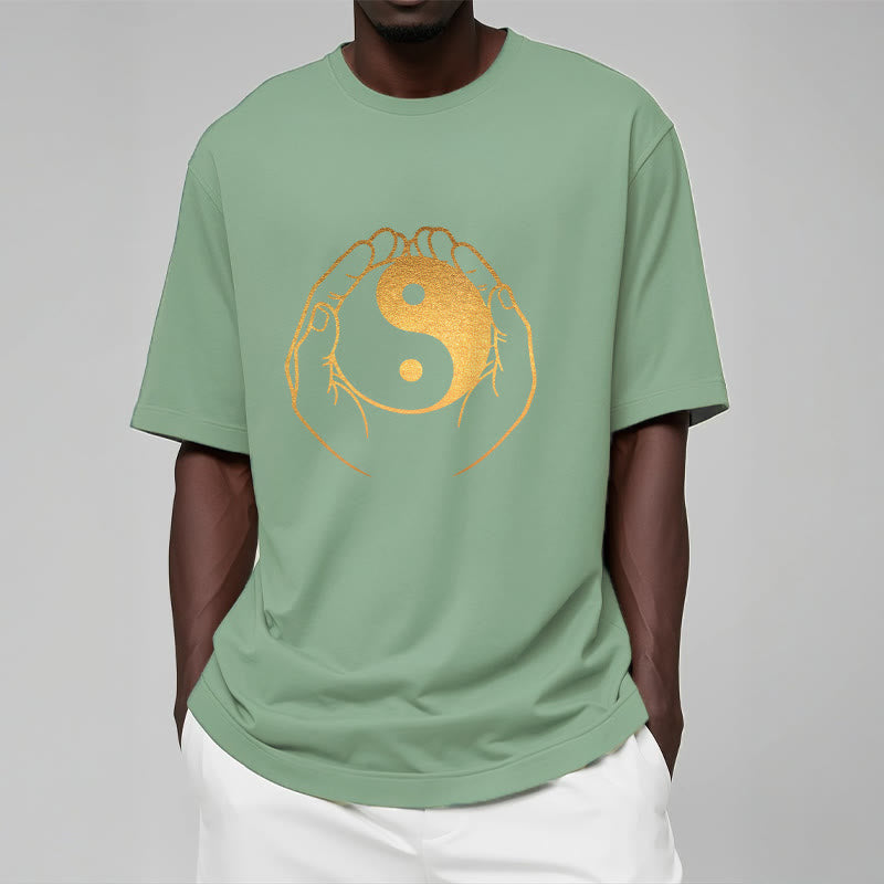 T-shirt avec des Buddha Stones tenant un Yin Yang doré - image 16