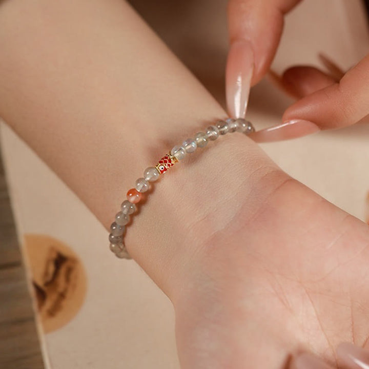 Bracelet de guérison ultra-fin en pierre de lune et poisson koï Buddha Stones