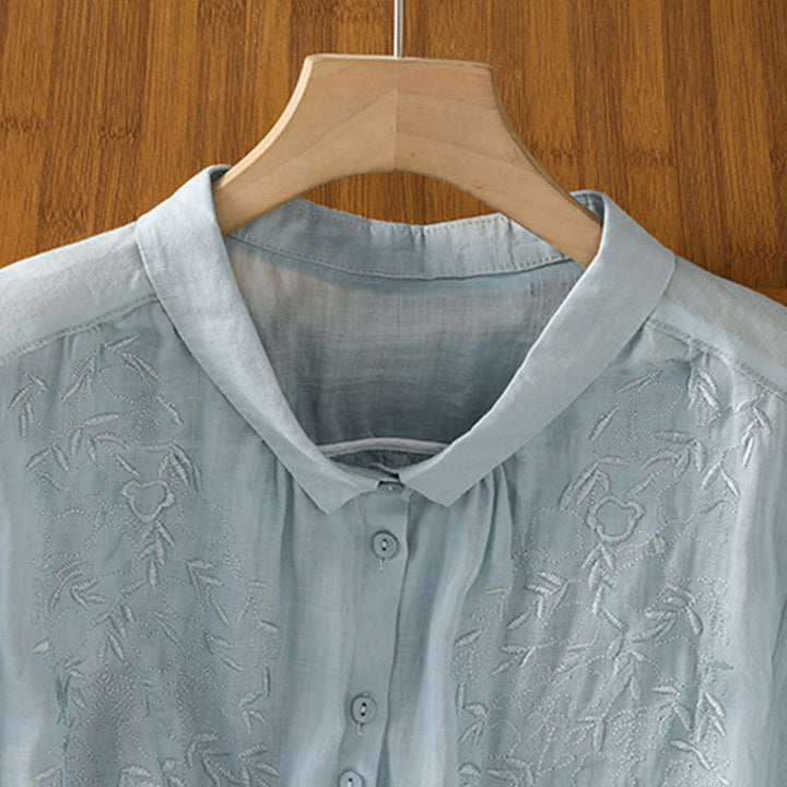 Chemise à manches courtes en coton pour femme avec col montant et boutons brodés de Buddha Stones