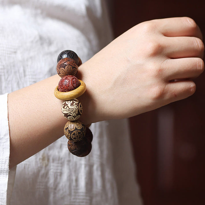 Bracelet de guérison en bois de santal sculpté avec Buddha Stones et symbole du zodiaque chinois, dragon, phénix, caractère Fu