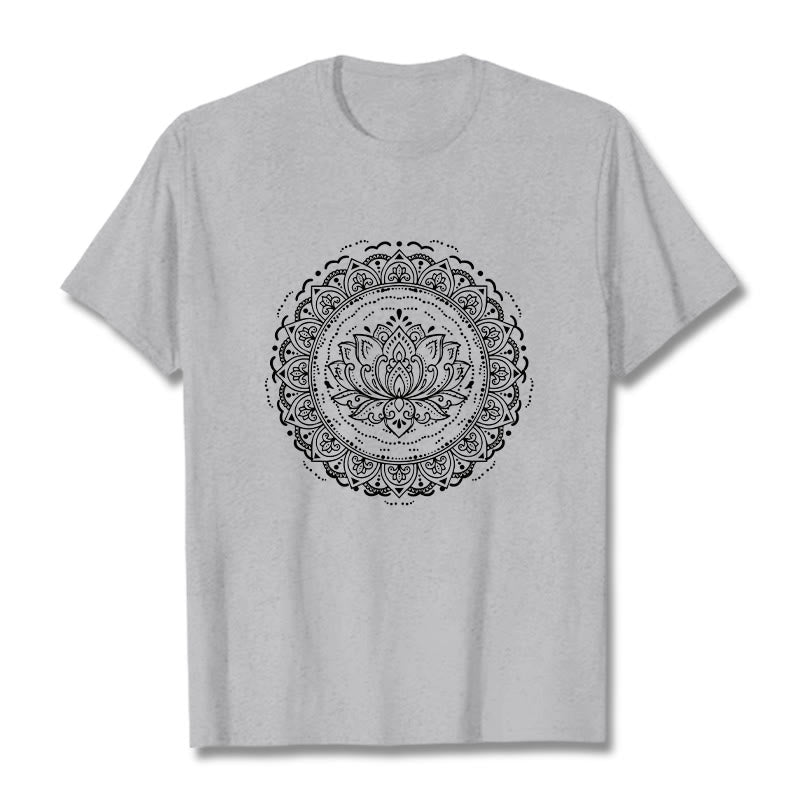 T-shirt à motif de fleurs de lotus et de mandala avec Buddha Stones - Gris clair - 2XL - image 20