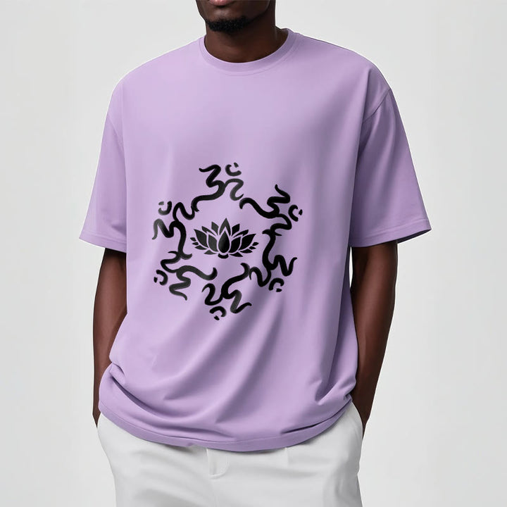 T-shirt à motif de fleurs de lotus avec symboles OM et Buddha Stones - image 19