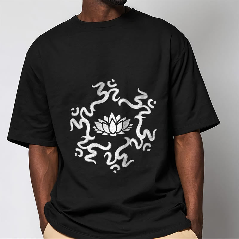 T-shirt à motif de fleurs de lotus avec symboles OM et Buddha Stones - image 4