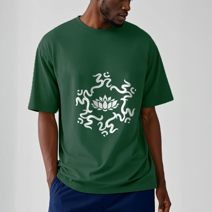 T-shirt à motif de fleurs de lotus avec symboles OM et Buddha Stones - image 13