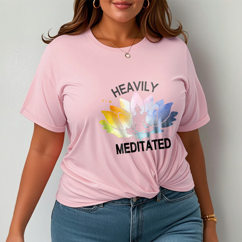 T-shirt en coton avec motif de méditation et de fleurs de lotus colorées représentant des Buddha Stones - image 14