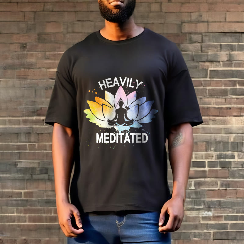 T-shirt en coton avec motif de méditation et de fleurs de lotus colorées représentant des Buddha Stones - image 3