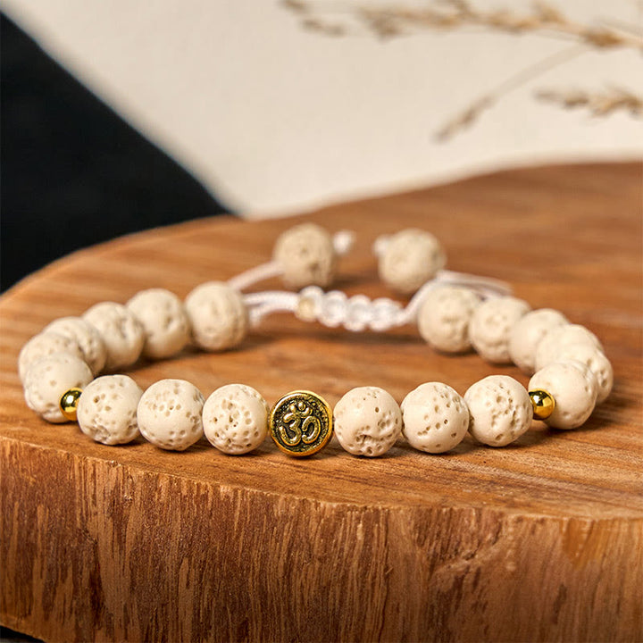Bracelet de guérison et de calme en Buddha Stones de lave blanches avec symbole Om - image 2