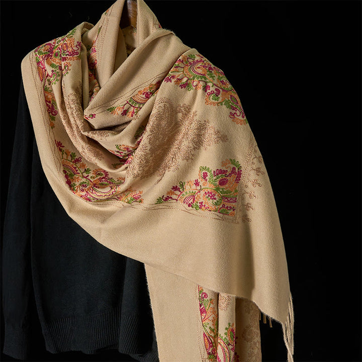 Buddha Stones châle douillette à pompons avec motif de vignes colorées et fleurs d'hiver - Beige - 185*70cm - image 6