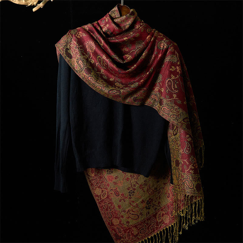 Écharpe douce à pompon avec motif floral et feuilles de cajou rouge foncé, motif Buddha Stones Spring - image 1