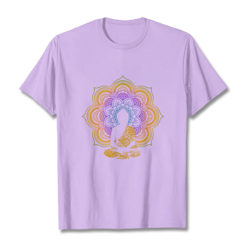 T-shirt à motif Bouddha assis multicolore avec Buddha Stones et fleurs mandala - Prune - 2XL - image 16