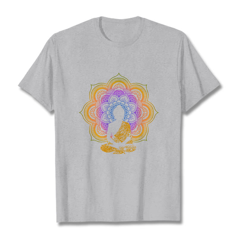 T-shirt à motif Bouddha assis multicolore avec Buddha Stones et fleurs mandala - Gris clair - 2XL - image 19