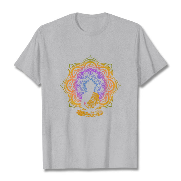 T-shirt à motif Bouddha assis multicolore avec Buddha Stones et fleurs mandala - Gris clair - 2XL - image 19