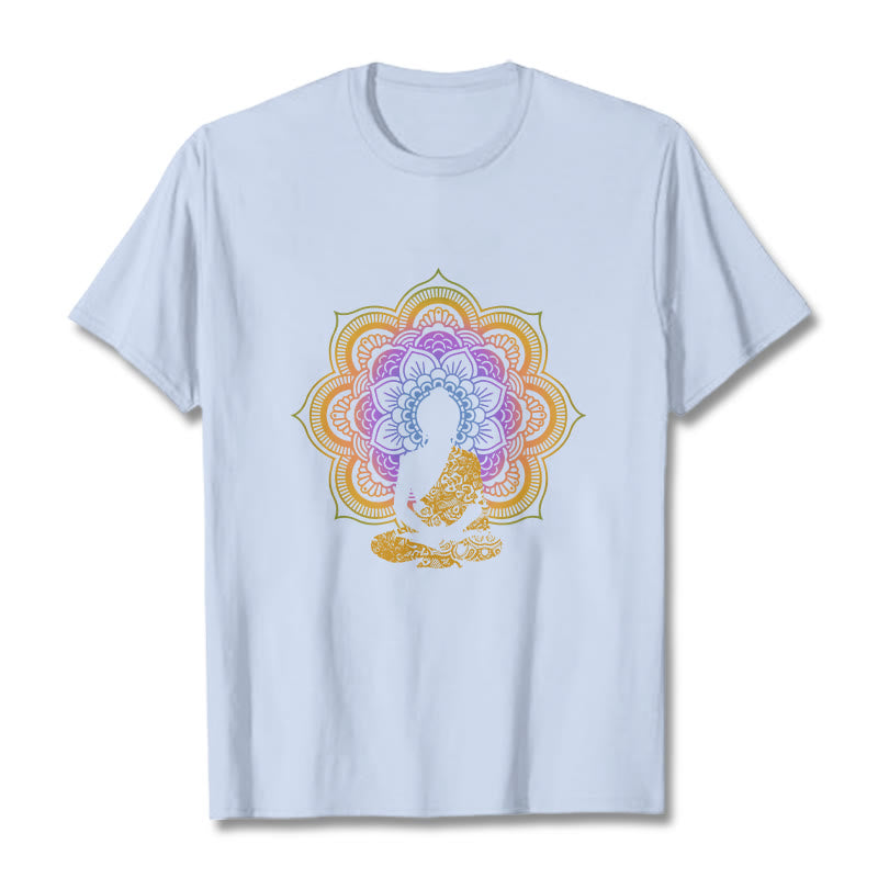 T-shirt à motif Bouddha assis multicolore avec Buddha Stones et fleurs mandala - Cyan clair - 2XL - image 18