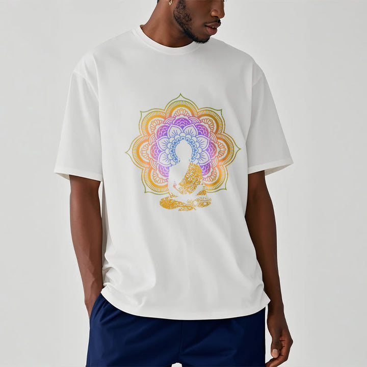T-shirt à motif Bouddha assis multicolore avec Buddha Stones et fleurs mandala - image 6