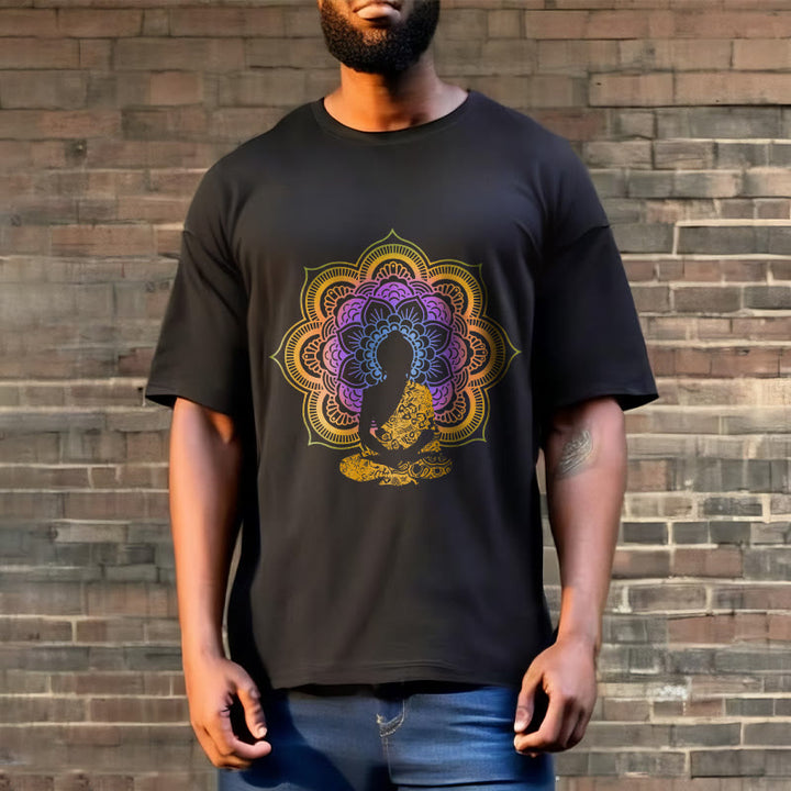 T-shirt à motif Bouddha assis multicolore avec Buddha Stones et fleurs mandala - image 2