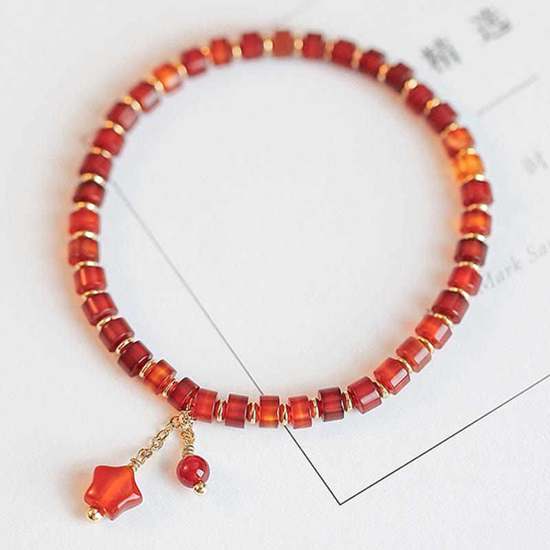 Bracelet de confiance en forme d'étoile à quatre feuilles en agate rouge naturelle avec nœud sans fin