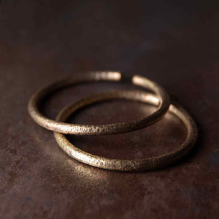 Bracelet manchette ajustable en cuivre au design rustique avec Buddha Stones