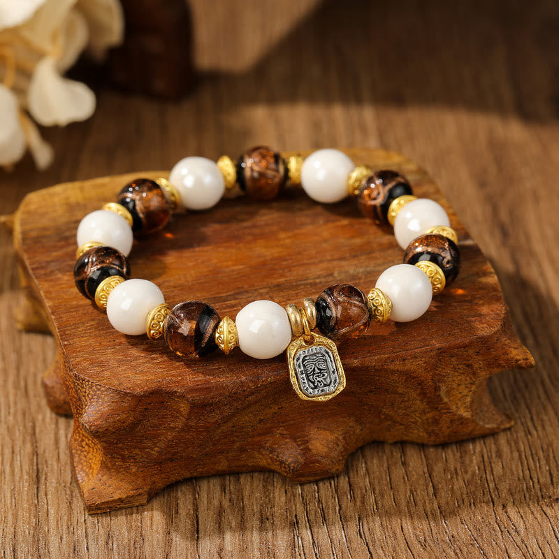 Bracelet de protection en perles de porcelaine en cendres et en verre Liuli avec breloque en Buddha Stones et déesse de la richesse tibétaine Zakiram