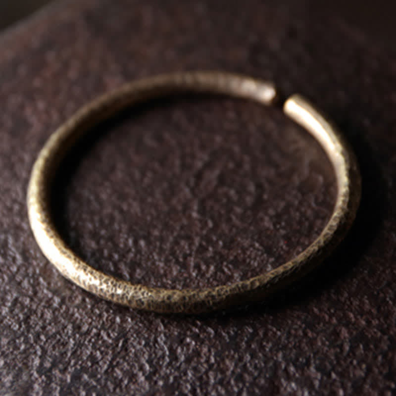 Bracelet manchette ajustable en cuivre au design rustique avec Buddha Stones