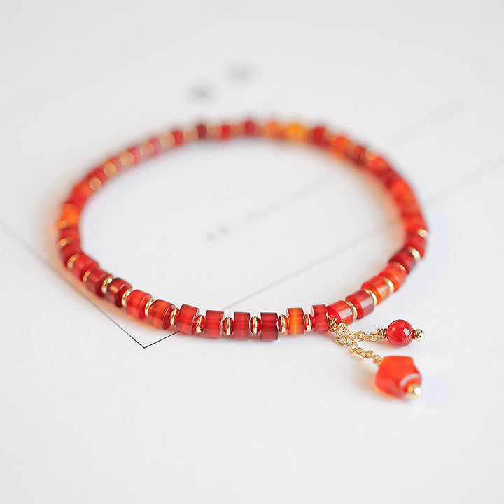 Bracelet de confiance en forme d'étoile à quatre feuilles en agate rouge naturelle avec nœud sans fin