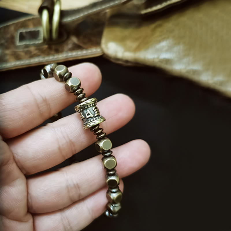 Bracelet amulette tibétain en cuivre et laiton sculpté avec Buddha Stones Om Mani Padme Hum